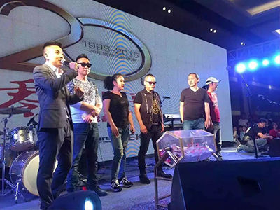 高娛傳媒攜手零點(diǎn)樂(lè)隊(duì)出席大自然地板20周年慶