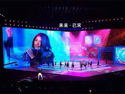 明星經紀人公司攜陳慧琳熱情開唱