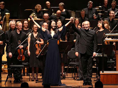 明星經(jīng)紀(jì)人帶譚維維唱響墨爾本.jpg 明星經(jīng)紀(jì)人