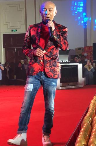 張衛(wèi)健海寧出席活動(dòng)，現(xiàn)場與老鄉(xiāng)親切互動(dòng)